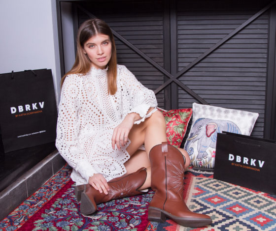 Худи и плащи: Катя Добрякова запустила два новых проекта