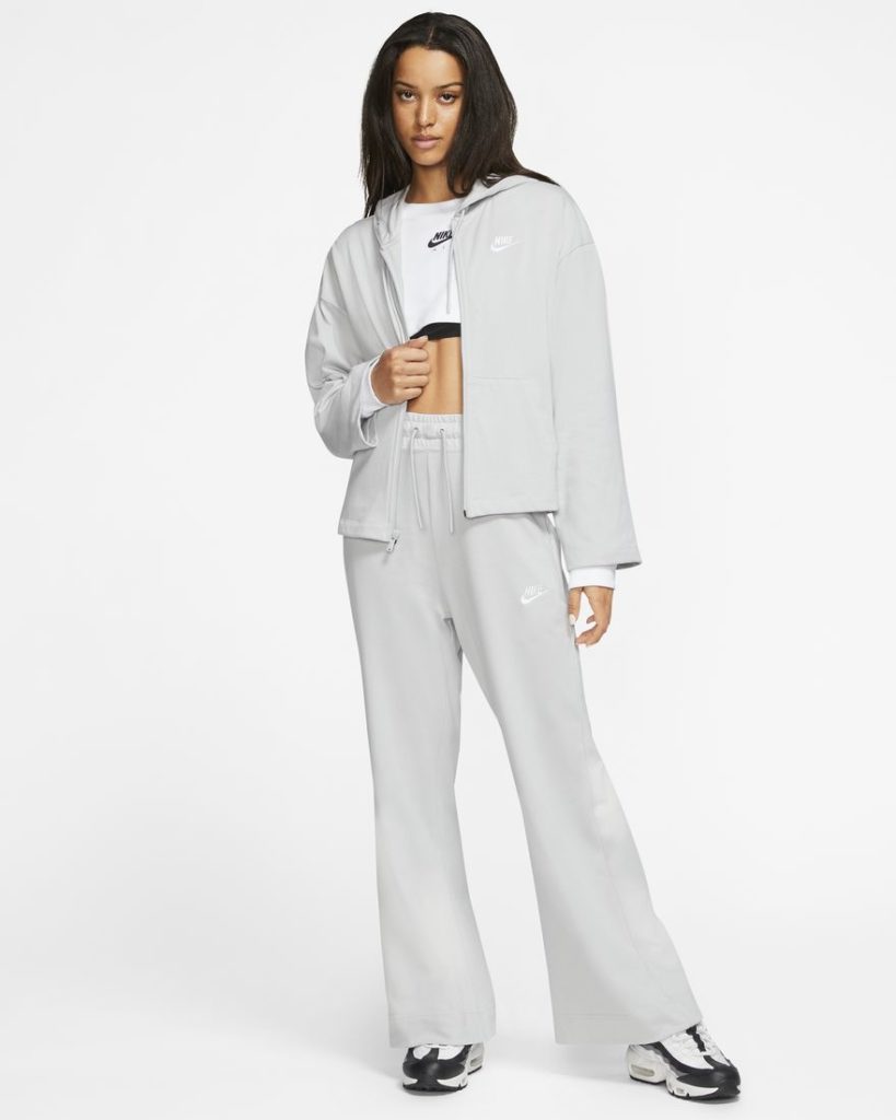 Nike, 9980 Р. (nike.com)