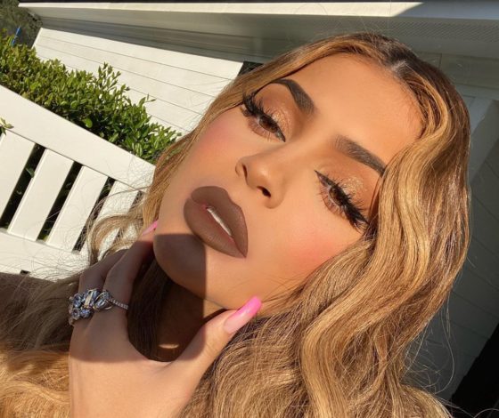 Кайли Дженнер показала новый цвет волос