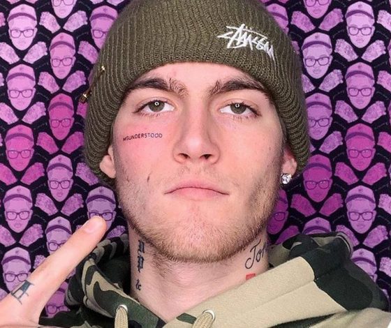 «Мне плевать, если кому-то не нравится»: Пресли Гербер прокомментировал тату на лице