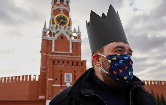 Стильно: защитные маски с принтами