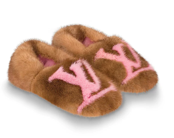 Пока на карантине: 15 вариантов красивой домашней обуви