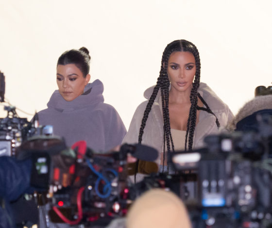 Первый показ Yeezy в Париже: собрали все самое интересное