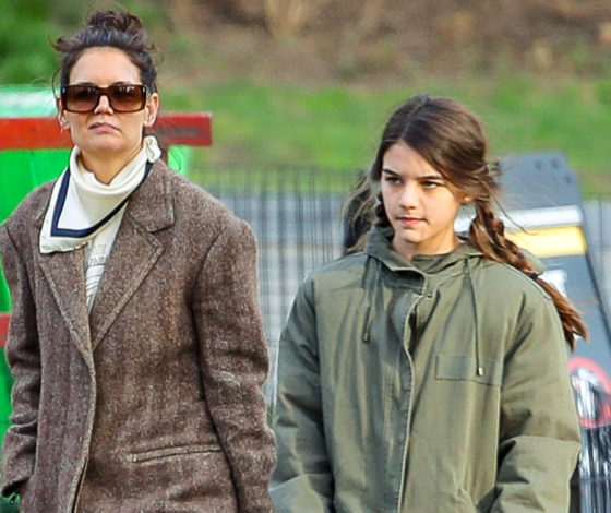 Несмотря на коронавирус: новый выход Кэти Холмс с дочкой Сури