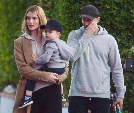 Красивые: Роузи Хантингтон-Уайтли и Джейсон Стэтхем с сыном в Лос-Анджелесе