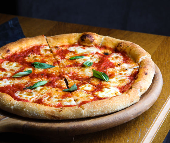 Для тех, кто сидит дома: рестораны с доставкой еды