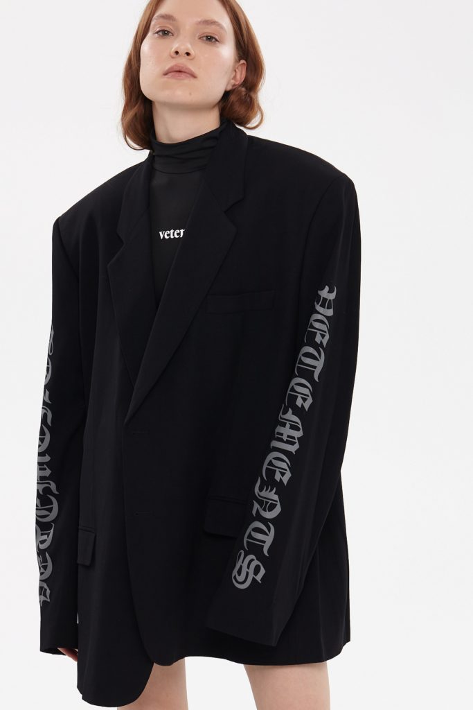 Vetements, 126400 P. (km20.ru)