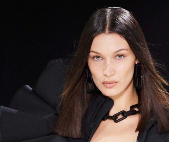 Массивные цепи и моносерьги: топ украшений на Неделе моды в Париже