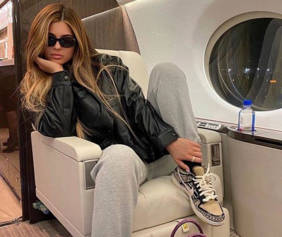 На примере звёзд: как носить кроссовки