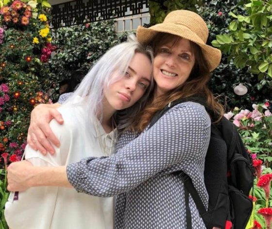 Как выглядит мама Билли Айлиш? Спойлер: они совсем не похожи с дочерью