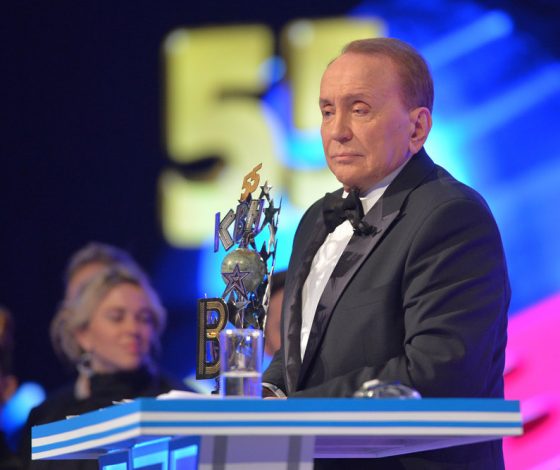 «Выглядите старше своих лет, неестественно»: в Сети обсуждают внешность 17-летней внучки Александра Маслякова