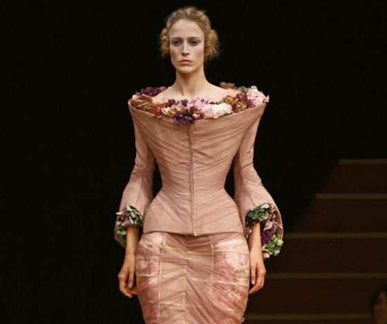 Пока на карантине: Alexander McQueen запустил модный проект