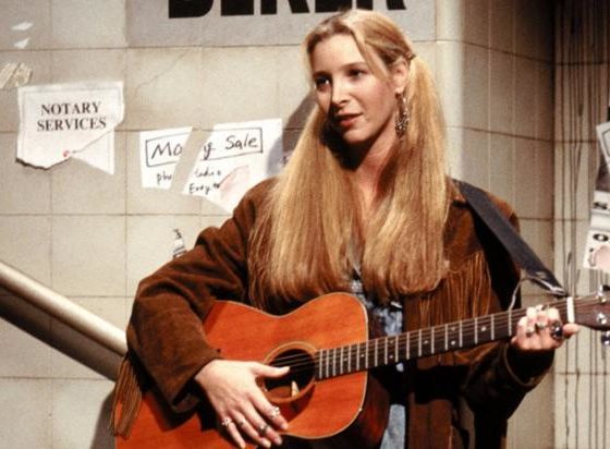 Вспомнить все: дочь Фиби из «Друзей» выросла, завела TikTok и рассказала секрет со съемок