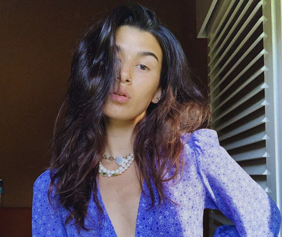 В оверсайз-бомбере и вязаном жилете: топ стильных образов дочери Ивана Урганта