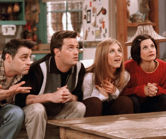 «Если хочешь попасть на съемки новых «Друзей»»: Дженнифер Энистон и Кортни Кокс пригласили поклонников на съемки