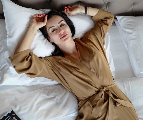 25-минутный цифровой детокс и 10 страниц книги в день: Тина Канделаки и Василий Аккерман рассказали о секретах продуктивности на карантине