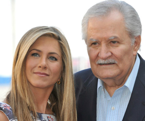 «Она звонит ему каждый день»: Дженнифер Энистон простила предательство отца