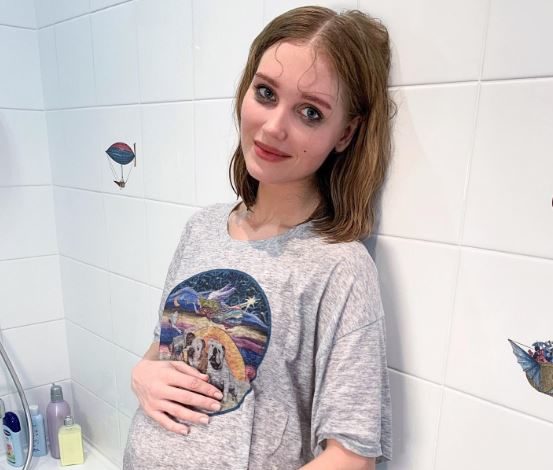 Кристина Асмус играет беременную, а Игорь Верник и Максим Матвеев - почти себя - в новом сериале «Беезумие»