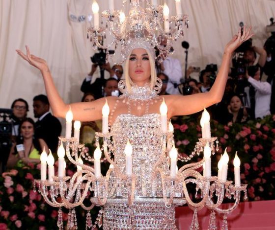 Самые странные наряды звёзд на красных дорожках в 2019 году