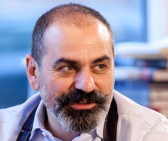 Ресторатор продает автомобиль для помощи сотрудникам