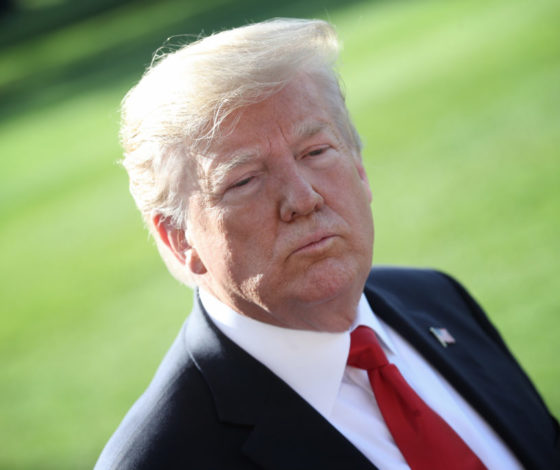 Коронавирус: Дональда Трампа госпитализировали на вертолете