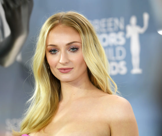 На фоне слухов о беременности Софи Тернер: российский двойник актрисы заменит ее на съемках