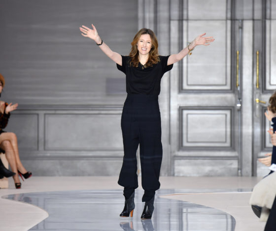 Клэр Уэйт Келлер покидает Givenchy: собрали лучшие платья от дизайнера