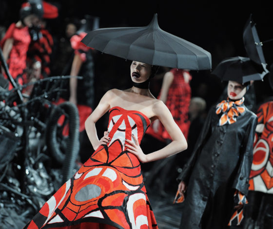 Пока на карантине: мастер-класс и онлайн-проект от Alexander McQueen