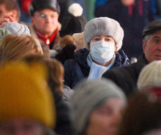 Магазины, заправки, аптеки: врач назвал места с высокой угрозой заражения коронавирусом