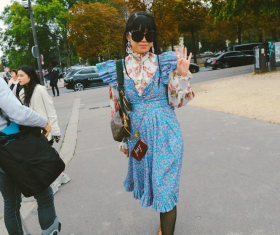 На примере звёзд стритстайла: как носить платья с цветочным принтом