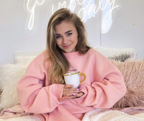 «Я девочка избалованная»: Катя Адушкина об онлайн-концерте, экзаменах и сериалах в прямом эфире PEOPLETALK