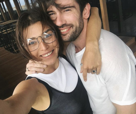 «Его раздражает, когда я включаю режим фрик-контроль»: Антон Лаврентьев и Алина Астровская рассказали об отношениях и спели новую песню в прямом эфире PEOPLETALK