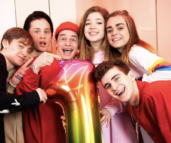 «Конечно, мы зарабатываем на TikTok»: Dream Team House о том, как попасть в рекомендации и набрать много подписчиков в прямом эфире PEOPLETALK