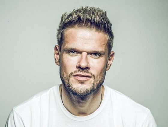 Планы на вечер: звезда сериала «Колл-центр» Владимир Яглыч в прямом эфире PEOPLETALK, концерт Романа Архипова и рассказы Бориса Акунина