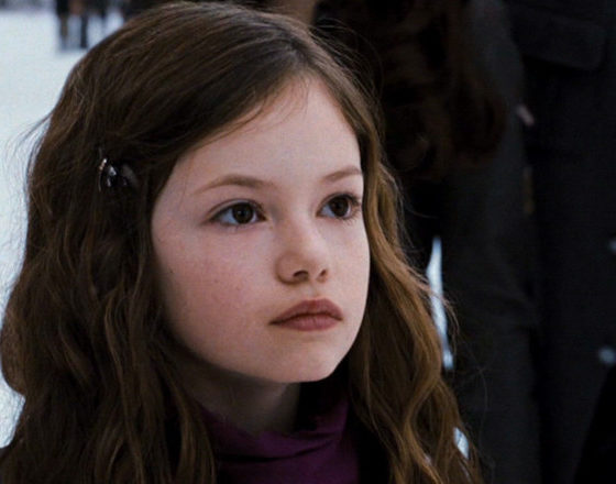 Вспомнить все: показываем, как сейчас выглядит дочь Эдварда и Беллы из «Сумерек»