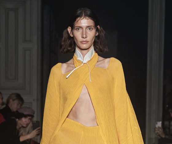 LITKOVSKAYA выпустили новую коллекцию: строгие костюмы, вечерние платья и оверсайз тренчи