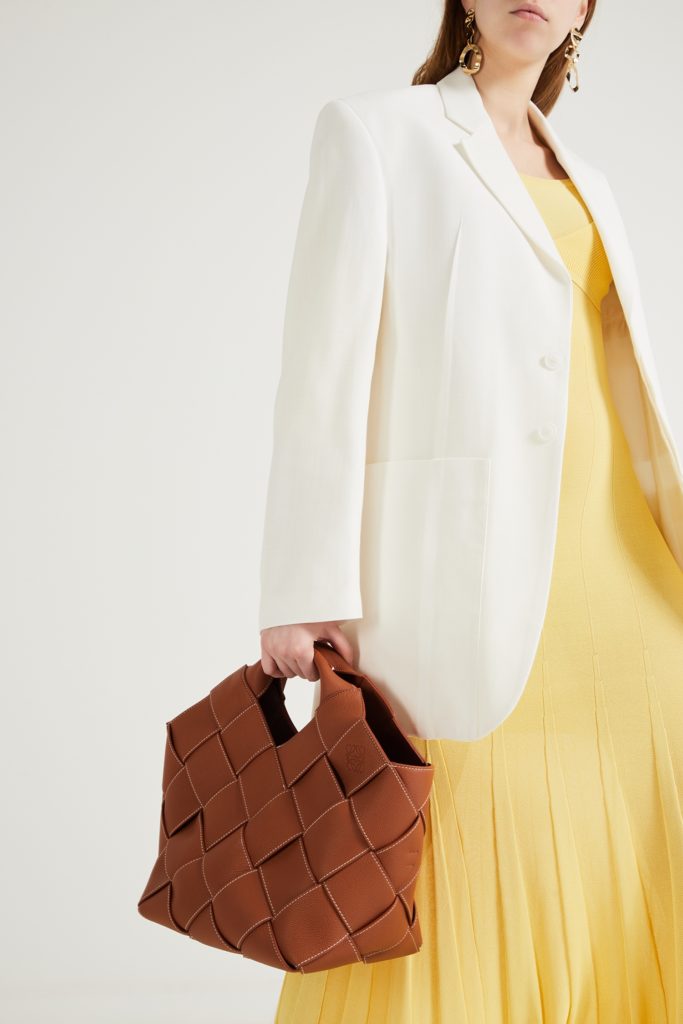 Loewe, 233500 Р. (aizel.ru)