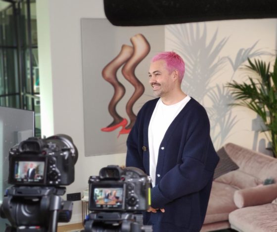 Об уходе за собой и модных лайфхаках: Александр Рогов запустил домашнее шоу