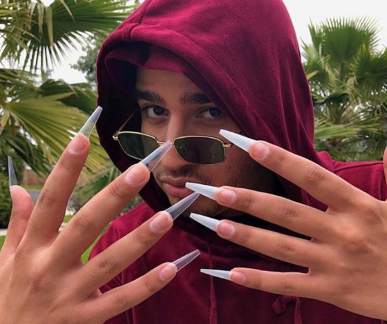 TikTok дня: пользователь наращивает ногти с помощью спагетти и чипсов