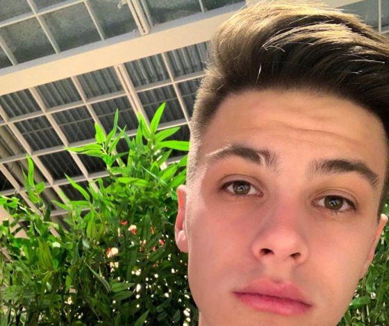 «Не хочу писать про любовь, чтобы только деньги зарабатывать»: рассказываем про восходящую звезду музыканта ФОГЕЛЬ, чьи треки входят в топ Apple Music