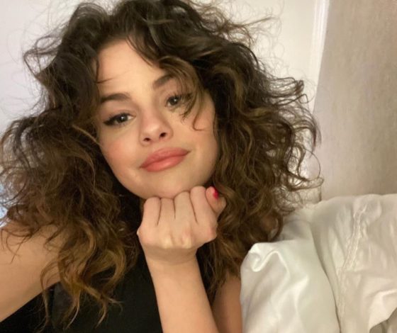 Прогулки ночью, дневник и свечи: Селена Гомес рассказала, как справляется со стрессом