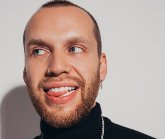 Стал блондином: экс-холостяк Антон Криворотов сменил имидж