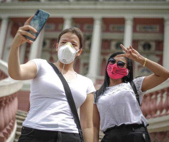 26 мая и коронавирус: больше 5,4 миллиона зараженных, Борис Джонсон заявил, что на фоне перенесенного коронавируса у него ухудшилось зрение, Испания открыла общественные пляжи для купания