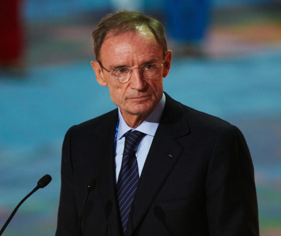 #Чтотохорошее: олимпийский чемпион по горным лыжам Жан-Клод Килли оплатил перелет онкобольным детям из России в Швейцарию