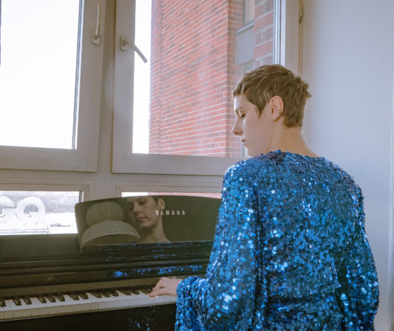 Театральный фестиваль прямо на балконах: участвуют Ирина Горбачева, Юлия Высоцкая и другие звезды. Старт сегодня