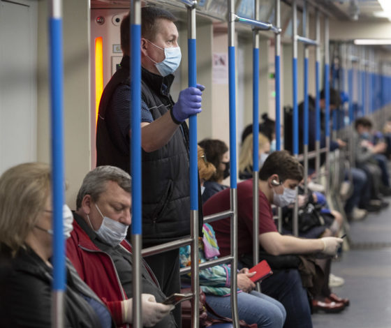 Масочный режим в Москве: первые штрафы и ответ на вопрос, могут ли не пустить в магазин без маски