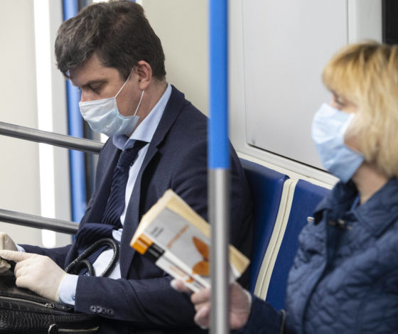 25 июля и коронавирус: больше 15 миллионов зараженных в мире, 5,8 тысяч инфицированных в России за сутки и прогнозы Минздрава на осень