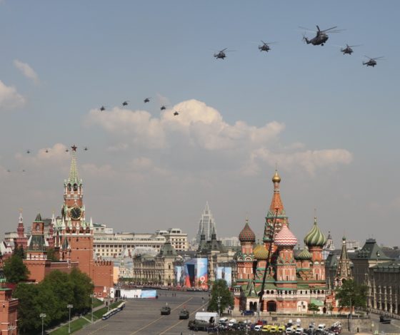 «Празднование 75-летия Победы»: просмотр авиапарада и торжественного салюта с видом на Красную площадь