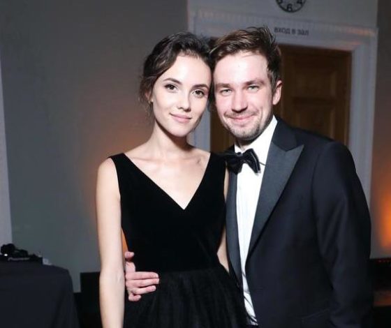 Эксклюзив: Стася Милославская получила в подарок от Александра Петрова котенка из приюта. Только PEOPLETALK артисты рассказали, почему сделали такой выбор