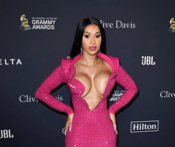 От Карди Би до Майли Сайрус: самые провокационные наряды звёзд